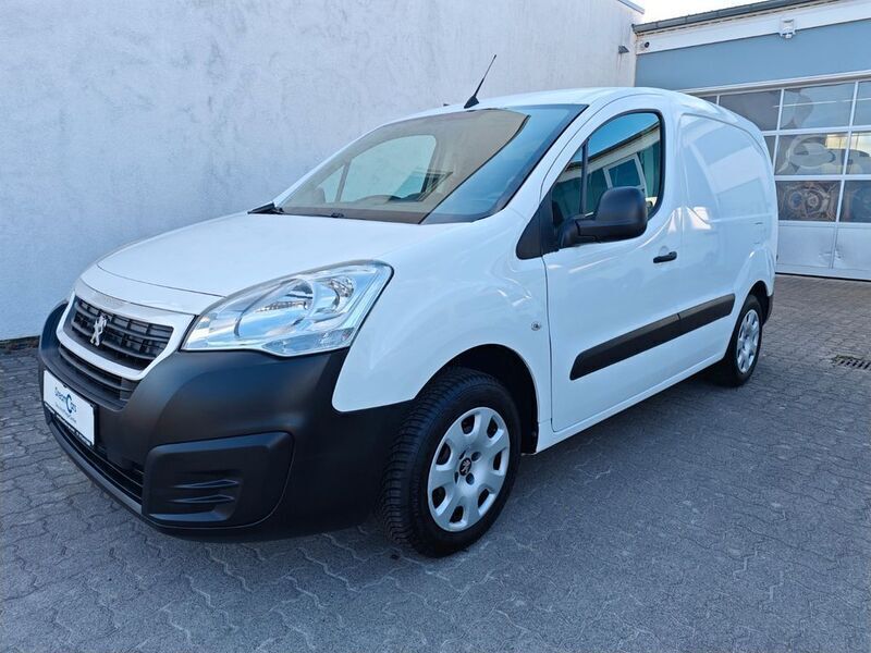 Weiß Gebraucht 2017 Peugeot Partner Premium Van / Kleinbus | 8.490 € (Fairer Preis) - Bild 1/4