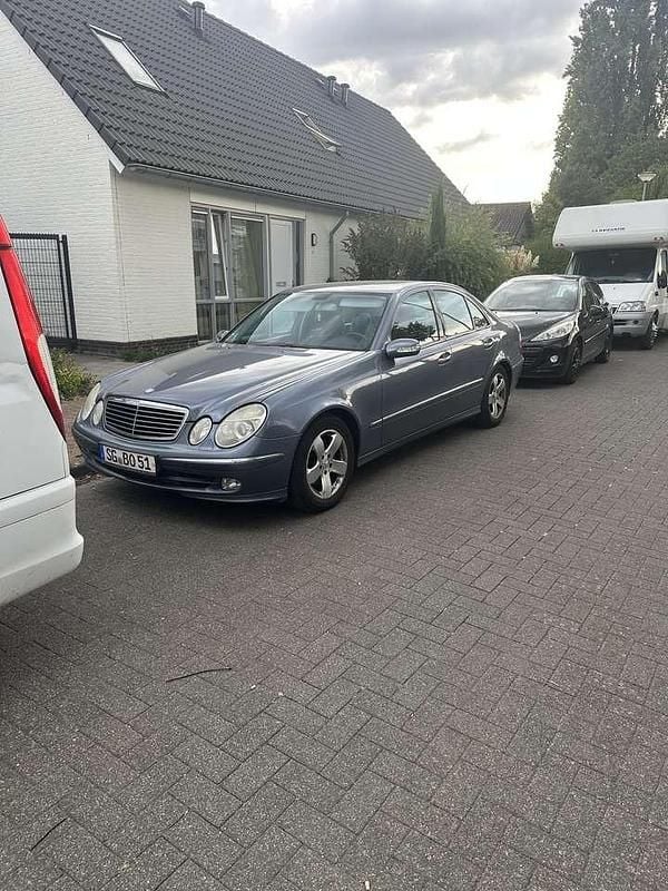 Gebraucht 2003 Mercedes E270 Avantgarde Limousine | 4.500 € (Etwas zu teuer) - Bild 1/4