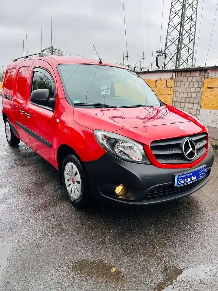 Gebraucht Mercedes Citan 111 110 PS (80 kW) 2018 Amarenarot Van / Kleinbus