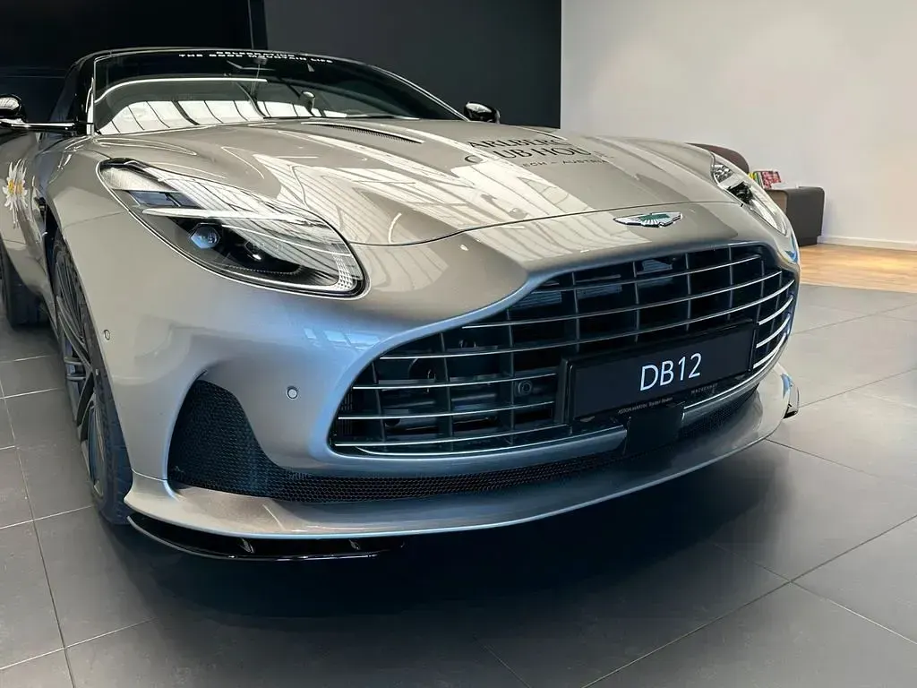 Gebraucht Aston Martin DB12 680 PS (500 kW) 2026 Silber Cabrio