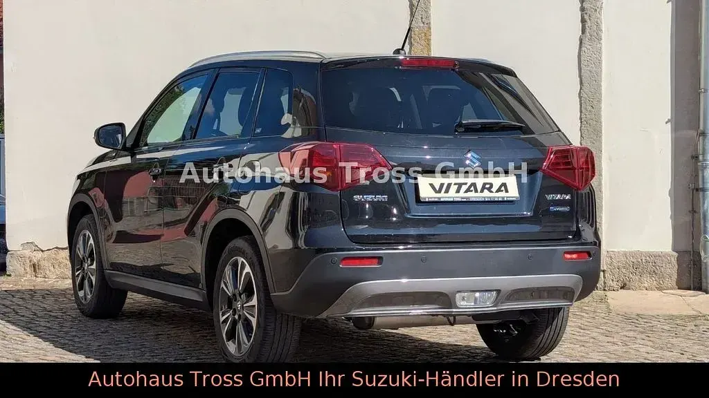 Gebraucht Suzuki Vitara Comfort+ 102 PS (75 kW) 2023 Schwarz SUV