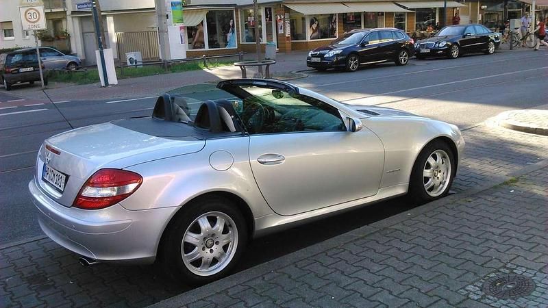 Silber Gebraucht 2007 Mercedes SLK200 Cabrio | 10.999 € (Fairer Preis) - Bild 1/4