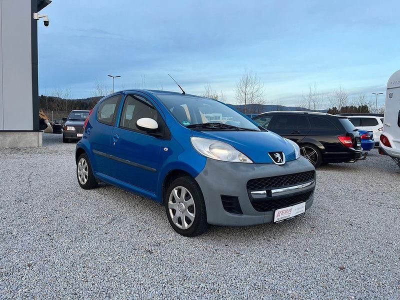 Blau Gebraucht 2011 Peugeot 107 Urban Move Kleinwagen | 2.999 € (Fairer Preis) - Bild 1/4