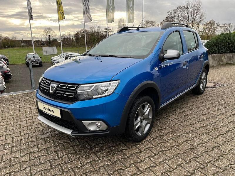 Blau Gebraucht 2020 Dacia Sandero Prestige Limousine | 11.590 € (Fairer Preis) - Bild 1/4