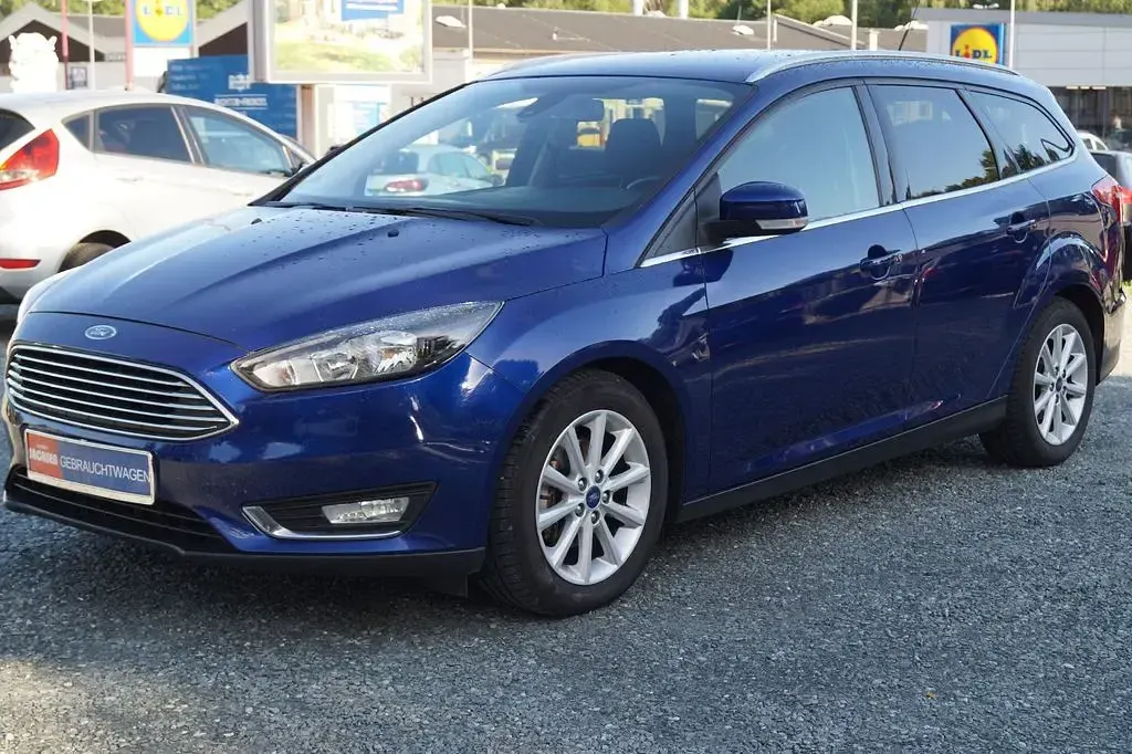 Gebraucht Ford Focus Titanium 125 PS (91 kW) 2015 Blau Limousine