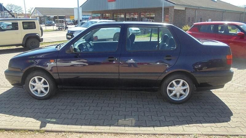 Gebraucht VW Vento 90 PS (66 kW) 1994 Violett Limousine