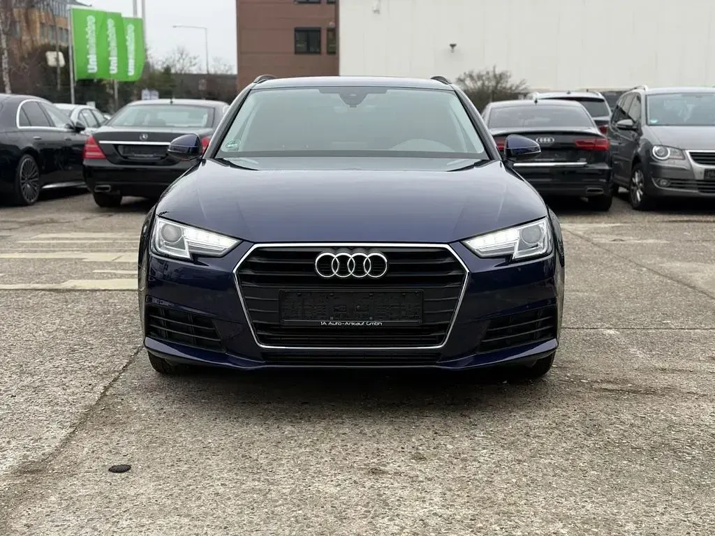 Gebraucht Audi A4 Basis 150 PS (110 kW) 2019 Blau Kombi