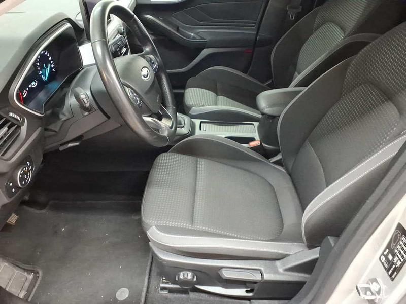 Usado Ford Focus Cool & Connect 95 CV (69 kW) 2022 Plateado Familiar