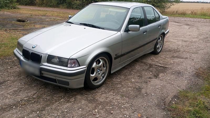 Silber Gebraucht 1997 BMW 320 Limousine | 3.500 € (Guter Preis) - Bild 1/4
