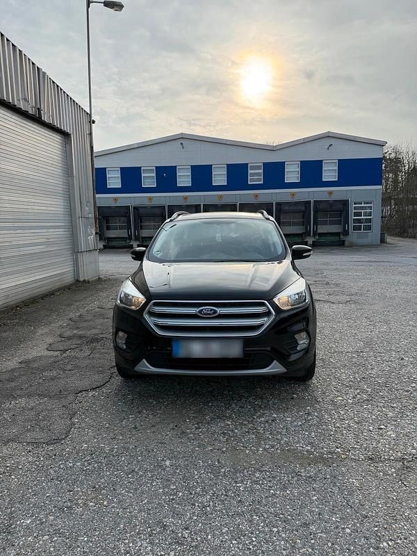 Gebraucht Ford Kuga 120 PS (88 kW) 2017 Schwarz SUV