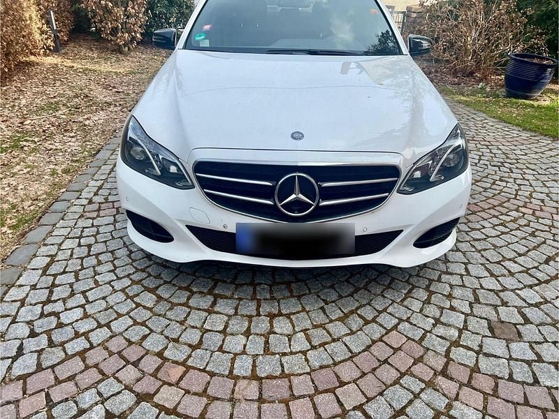 Gebraucht Mercedes E220 Avantgarde 194 PS (142 kW) 2017 Weiß Kombi