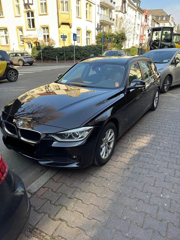 Gebraucht BMW 320 184 PS (135 kW) 2012 Schwarz Kombi