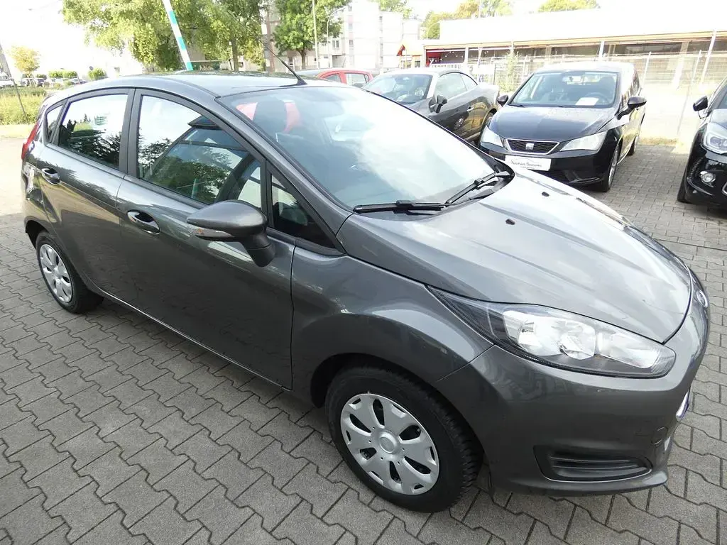 Gebraucht Ford Fiesta Trend 82 PS (60 kW) 2016 Grau Kleinwagen