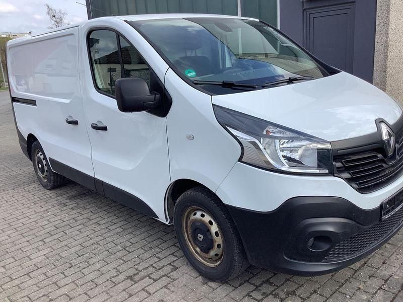 Second-hand Renault Trafic 95 CP (69 kW) 2017 Alb Monovolum