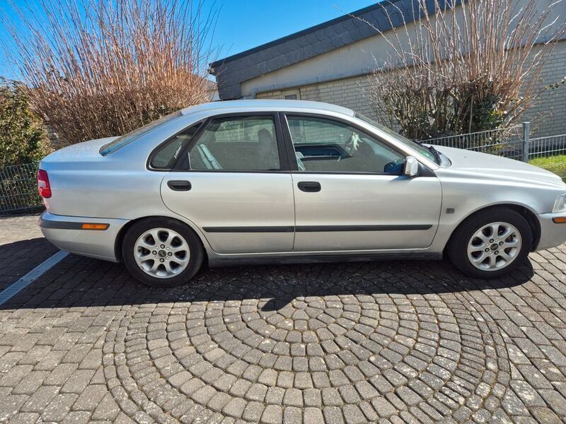 Silber Gebraucht 2000 Volvo S40 Limousine | 680 € (Guter Preis) - Bild 1/4