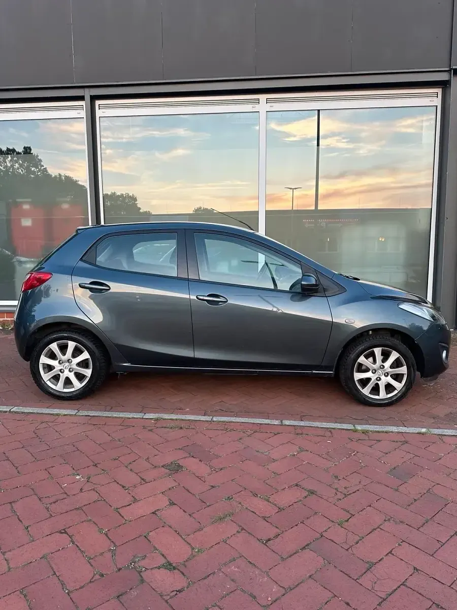 Gebraucht Mazda 2 75 PS (55 kW) 2011 Grau Kleinwagen