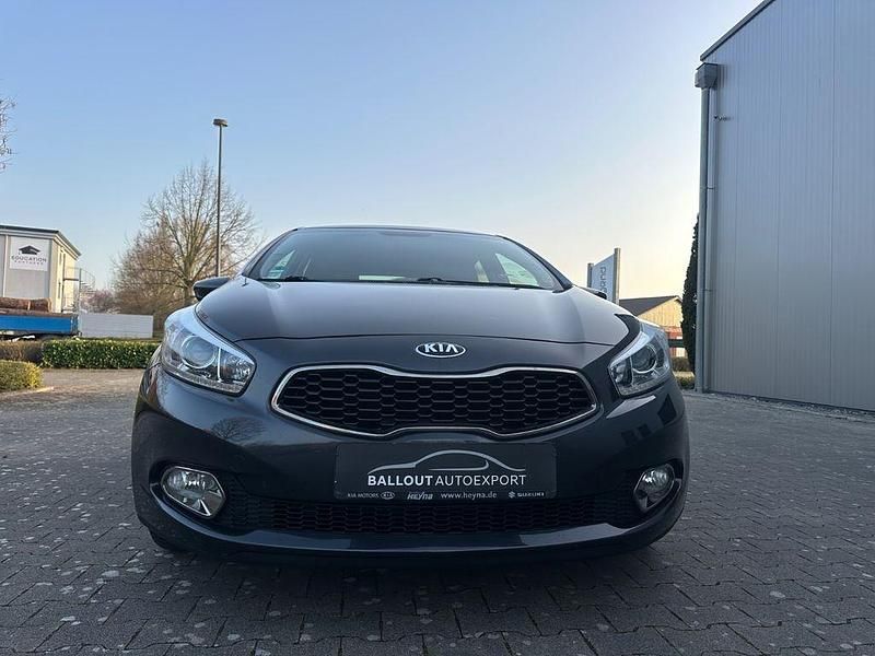 Gebraucht Kia Ceed 99 PS (72 kW) 2015 Grau Kleinwagen