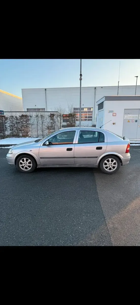 Gebraucht Opel Astra 75 PS (55 kW) 1998 Silber Limousine