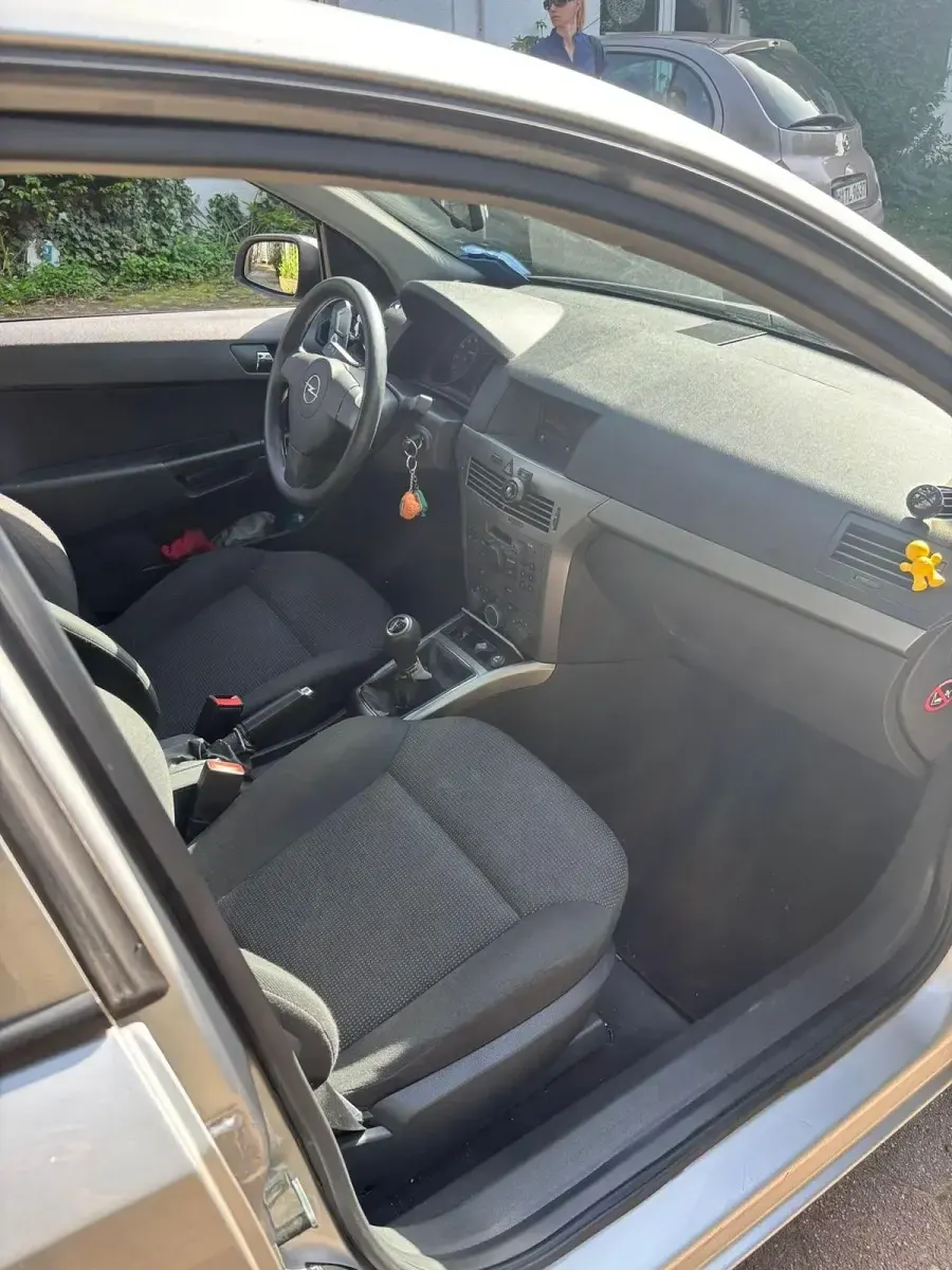 Gebraucht Opel Astra 90 PS (66 kW) 2004 Silber Limousine