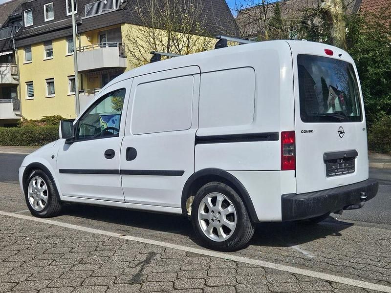 Usata Opel Combo 75 CV (55 kW) 2008 Bianco Monovolume
