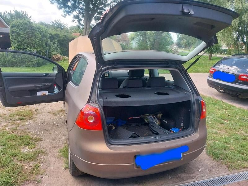 Schwarz Gebraucht 2004 VW Golf V Limousine | 1.000 € (Superpreis) - Bild 1/4