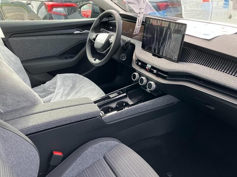 Neu Skoda Superb Selection 204 PS (150 kW) 2025 Onyxschwarz Kombi