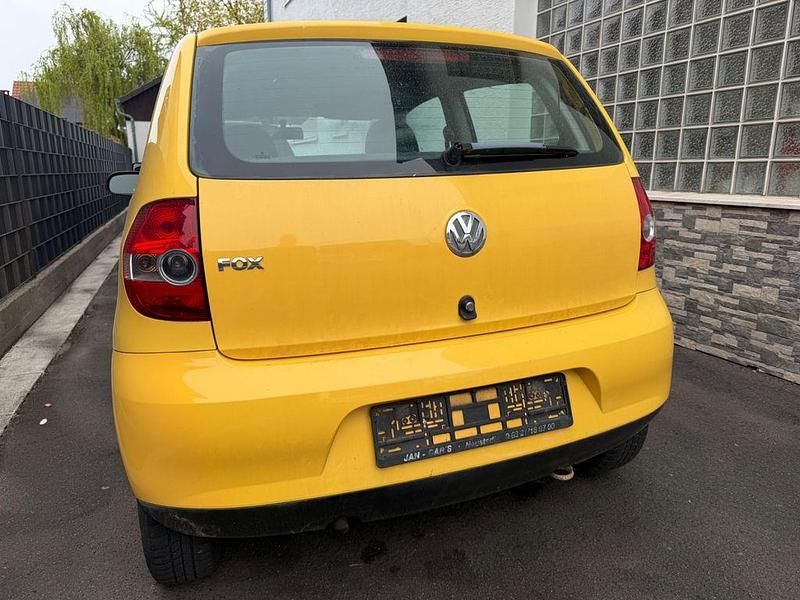Gebraucht VW Fox 54 PS (39 kW) 2005 Gelb Kleinwagen