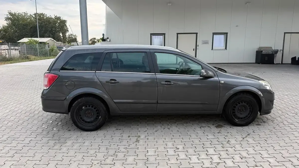 Gebraucht Opel Astra 115 PS (84 kW) 2010 Grau Kombi