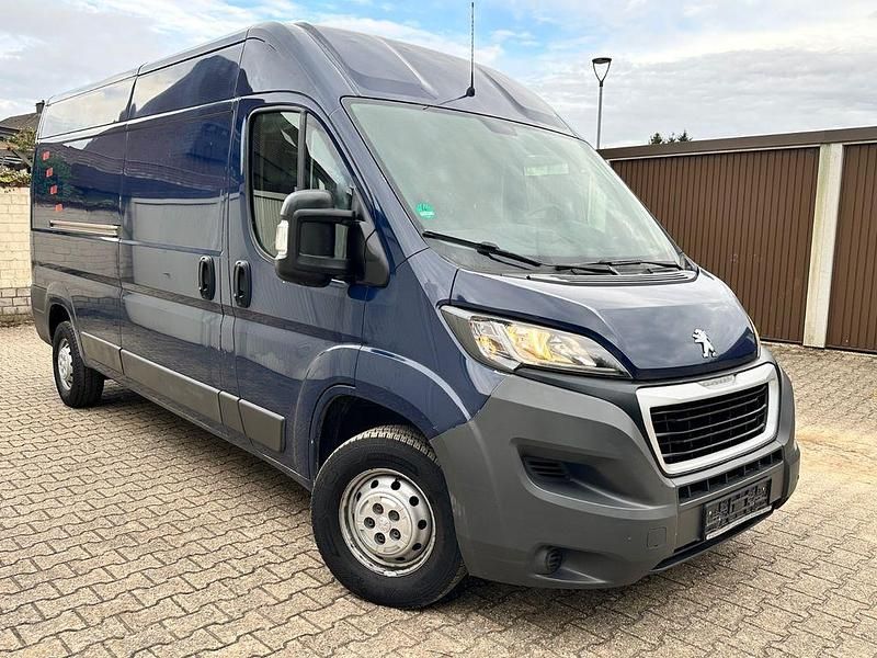 Blau Gebraucht 2015 Peugeot Boxer Van | 6.450 € (Fairer Preis) - Bild 1/4