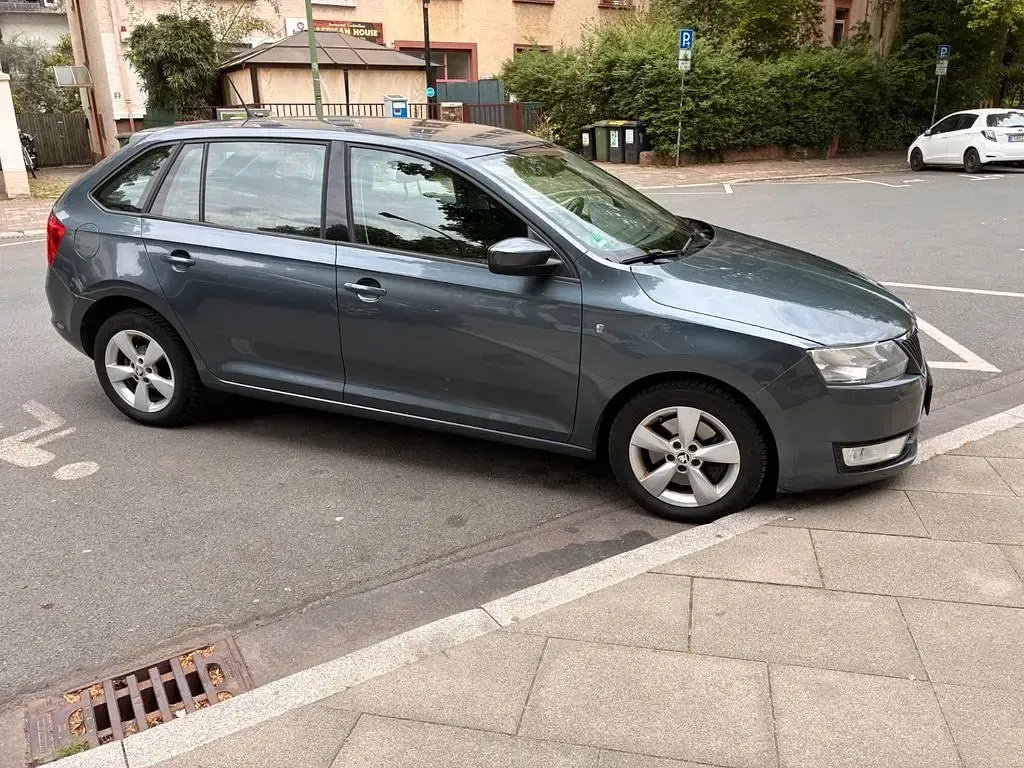 Używany Skoda Rapid Ambition 105 KM (77 kW) 2014 Czarny Hatchback