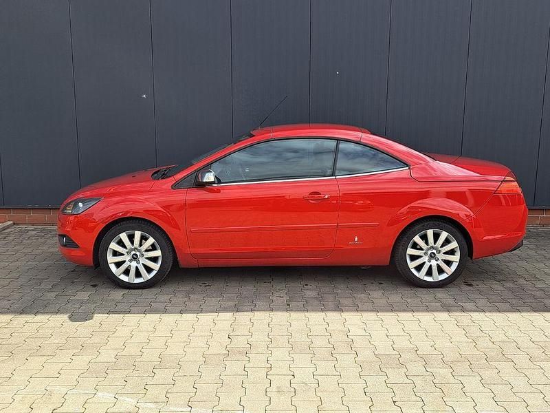Gebraucht Ford Focus Cabriolet Titanium 145 PS (106 kW) 2008 Rot Cabrio