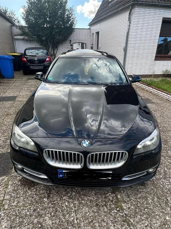 Schwarz Gebraucht 2013 BMW 520 Limousine | 12.500 € (Etwas zu teuer) - Bild 1/4