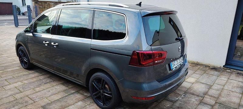 Grau Gebraucht 2017 Seat Alhambra FR-Line Van / Kleinbus | 27.500 € (Etwas zu teuer) - Bild 1/4