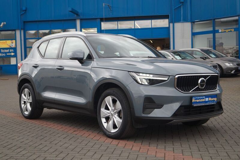 Grau Gebraucht 2023 Volvo XC40 Core SUV | 29.850 € (Guter Preis) - Bild 1/4
