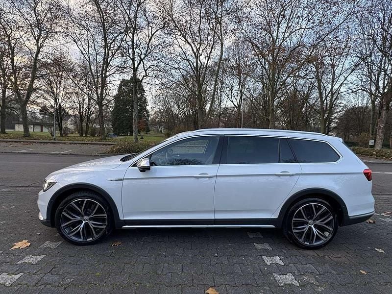 Weiß Gebraucht 2016 VW Passat Alltrack Kombi | 17.350 € (Superpreis) - Bild 1/4