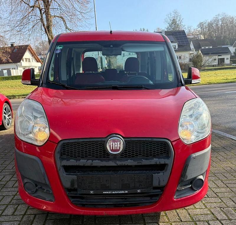 Rot Gebraucht 2010 Fiat Doblò Dynamic Van / Kleinbus | 5.999 € (Teuer) - Bild 1/4