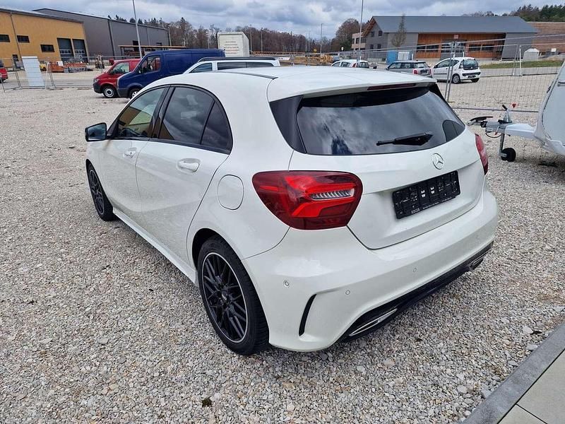 Gebraucht Mercedes A200 AMG 156 PS (114 kW) 2018 Calcitweiss  unilack Kleinwagen
