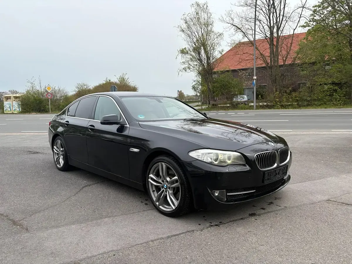 Gebraucht BMW 530 258 PS (189 kW) 2012 Schwarz Limousine