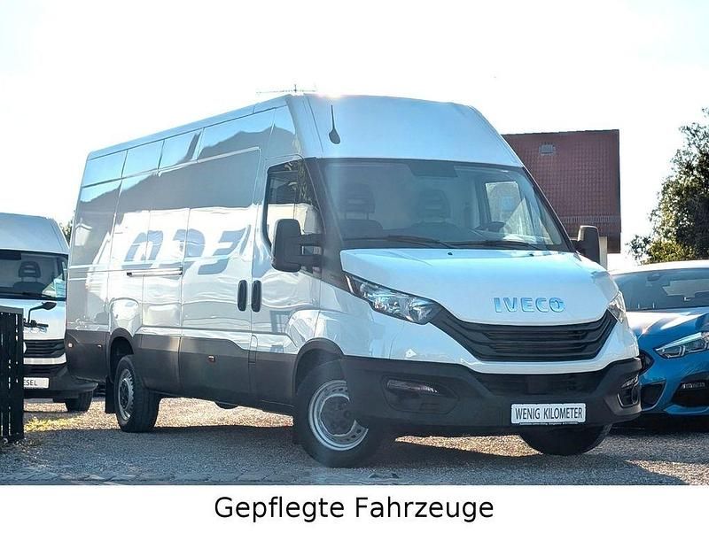 Weiß Gebraucht 2023 Iveco Daily Van / Kleinbus | 29.649 € (Fairer Preis) - Bild 1/4