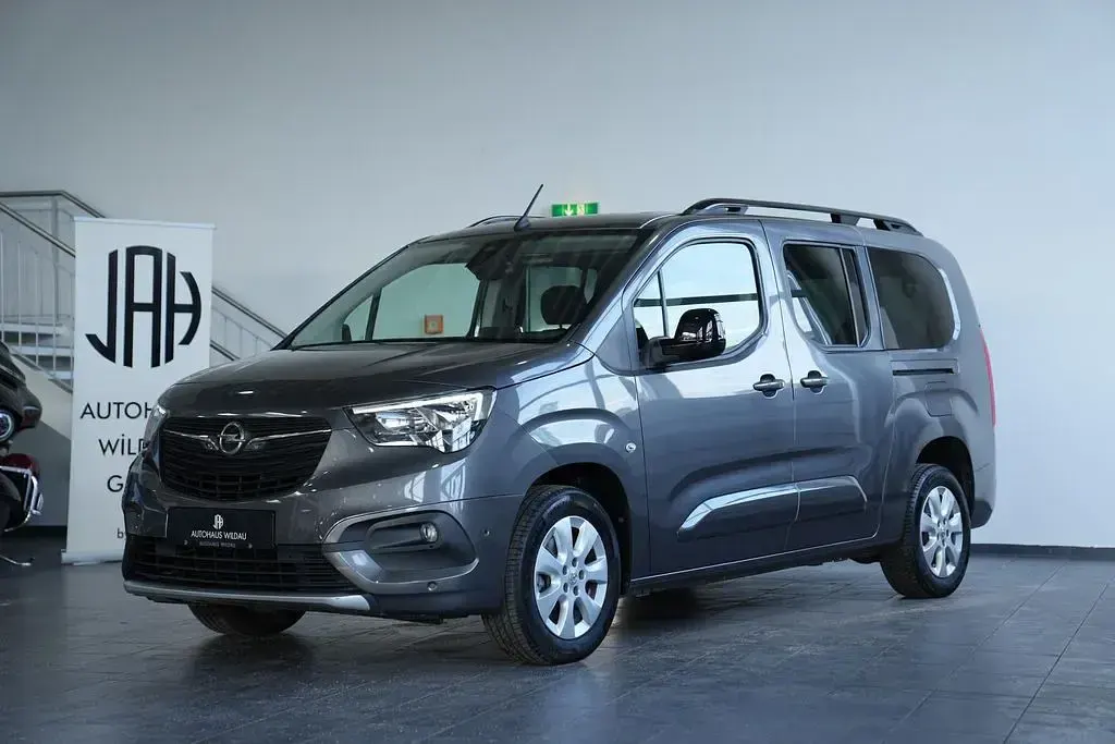Gebraucht Opel Combo Life Ultimate 131 PS (96 kW) 2023 Mondstein grau/e:vulkan grau Van / Kleinbus
