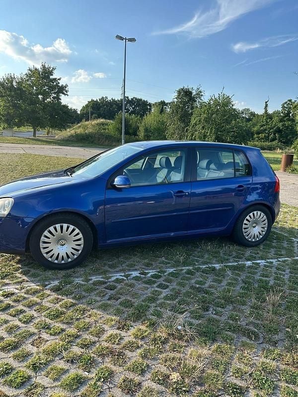 Blau Gebraucht 2004 VW Golf V Kleinwagen | 4.500 € (Etwas zu teuer) - Bild 1/4