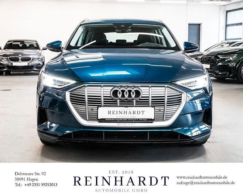 Blau Gebraucht 2020 Audi e-tron Ambiente SUV | 22.999 € (Superpreis) - Bild 1/4