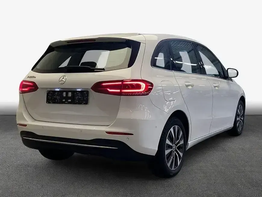 Gebraucht Mercedes B250e Style 218 PS (160 kW) 2022 Weiß Kleinwagen