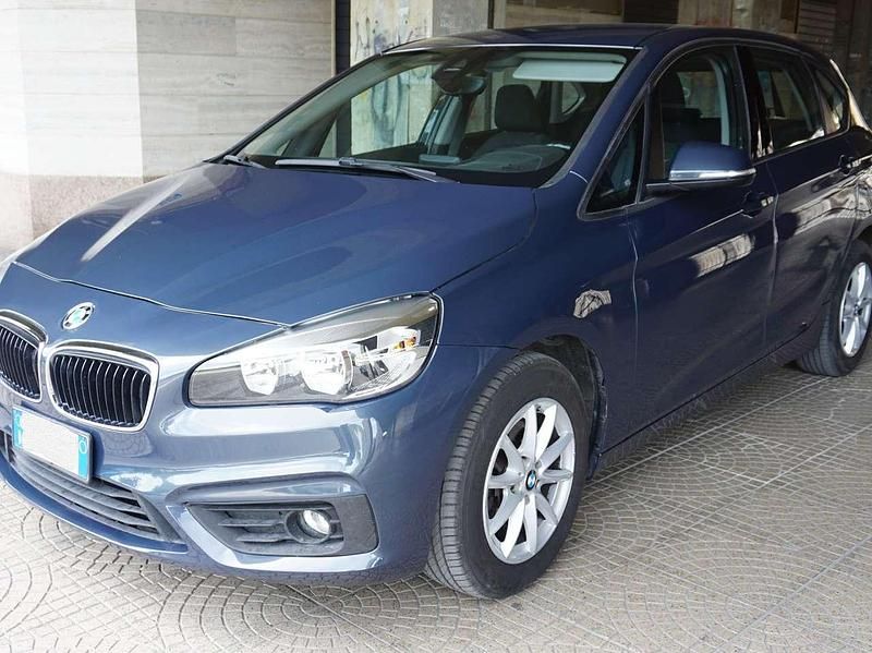 Blau Gebraucht 2016 BMW 218 Advantage Van / Kleinbus | 7.900 € (Superpreis) - Bild 1/4