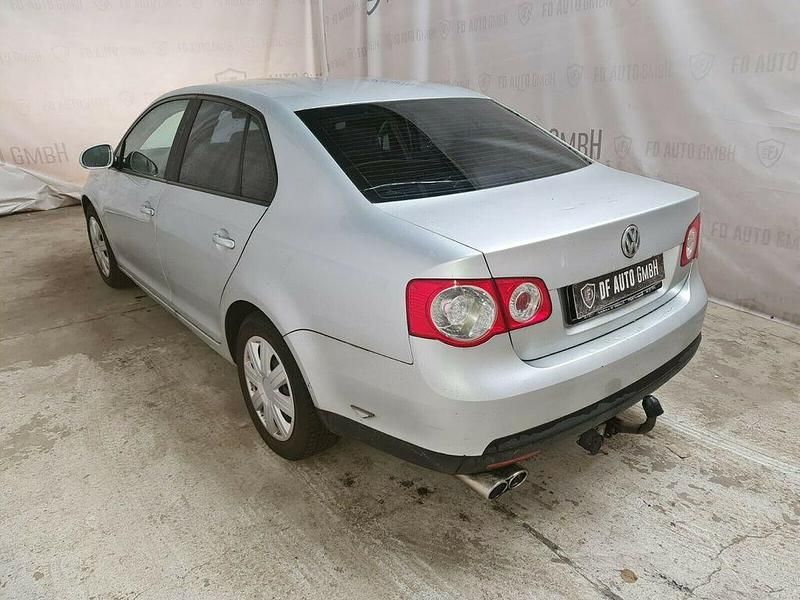 Gebraucht VW Jetta Trendline 102 PS (75 kW) 2005 Silber Limousine