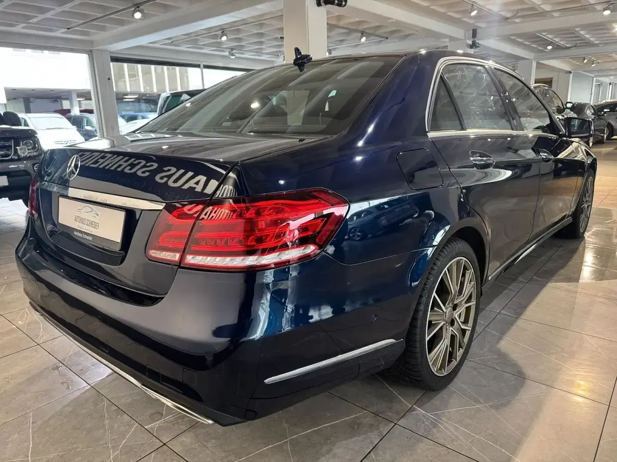 Gebraucht Mercedes E350 258 PS (189 kW) 2015 Blau Limousine