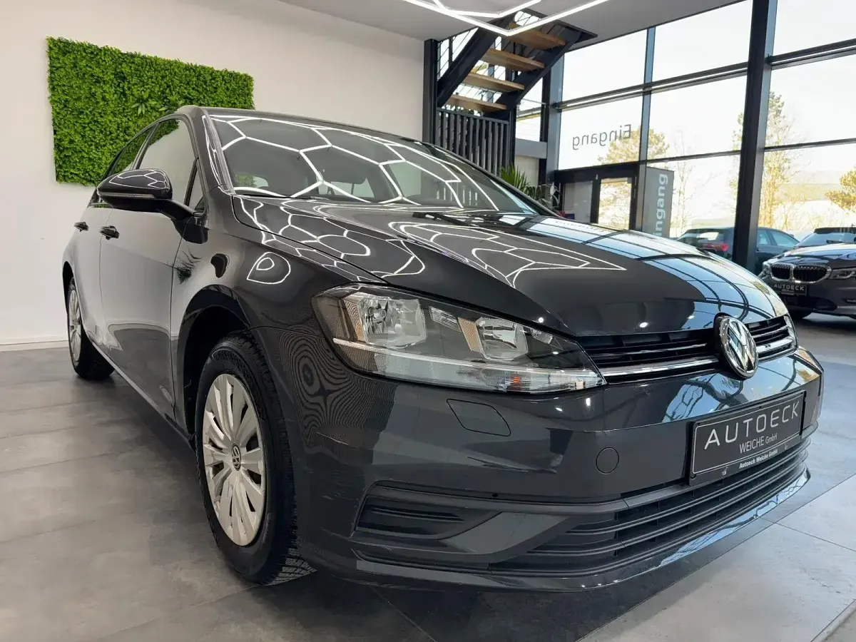 Second-hand VW Golf VII Trendline 116 CP (85 kW) 2019 Gri Berlinǎ