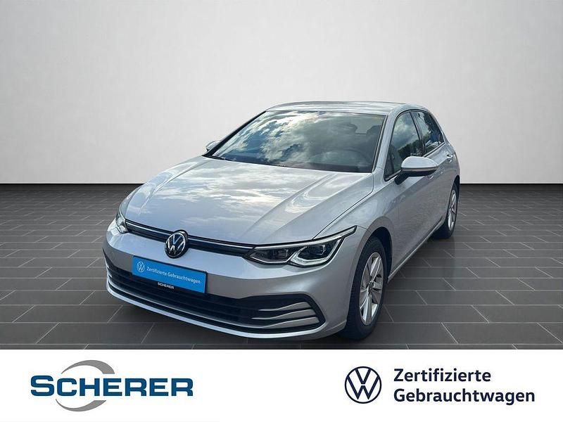Reflexsilber metallic Gebraucht 2023 VW Golf Life Limousine | 21.490 € (Fairer Preis) - Bild 1/4