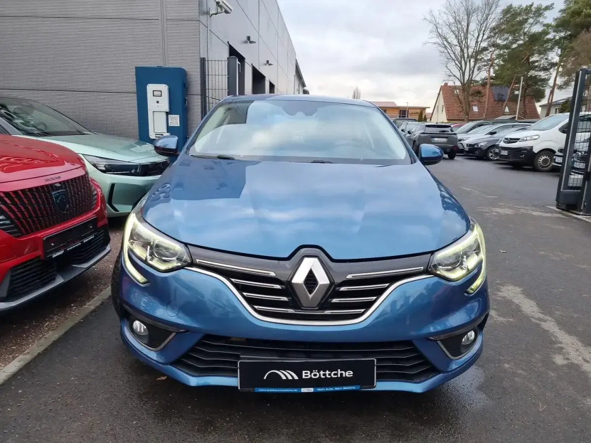Gebraucht Renault Mégane Intens 101 PS (74 kW) 2017 Berlinblau Limousine