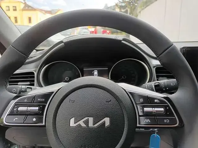 Neu Kia Ceed 140 PS (102 kW) 2026 Grün Kleinwagen